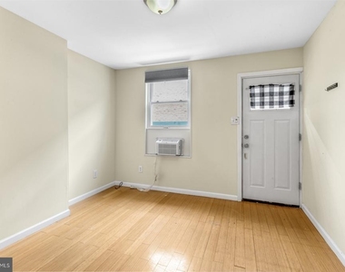 2033 E Letterly Street - Photo Thumbnail 1