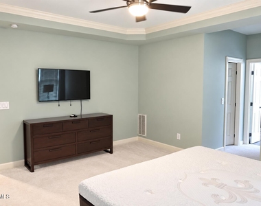 214 Clearport Drive - Photo Thumbnail 10