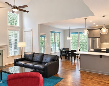 214 Clearport Drive - Photo Thumbnail 4