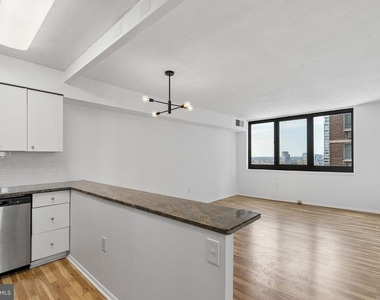 1420 Locust Street - Photo Thumbnail 6