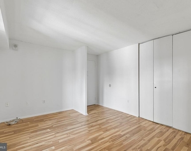 1420 Locust Street - Photo Thumbnail 8