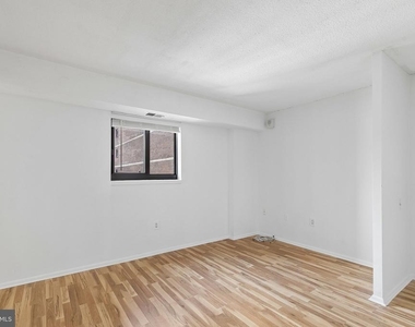 1420 Locust Street - Photo Thumbnail 7