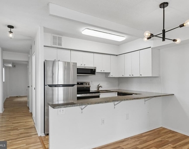 1420 Locust Street - Photo Thumbnail 3