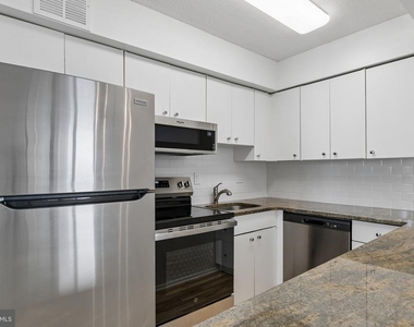 1420 Locust Street - Photo Thumbnail 5