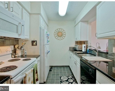 1420 Locust - Photo Thumbnail 5
