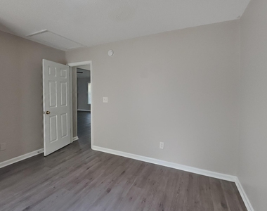 105 Pinto Lane - Photo Thumbnail 14