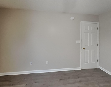 105 Pinto Lane - Photo Thumbnail 7