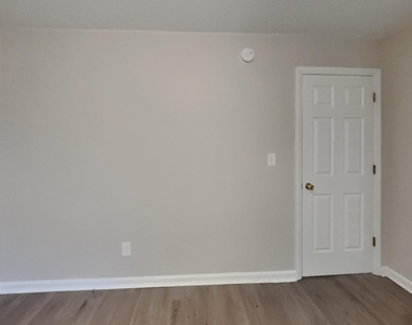105 Pinto Lane - Photo Thumbnail 10