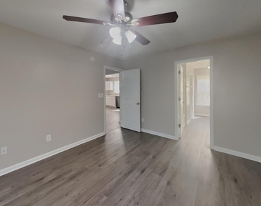 105 Pinto Lane - Photo Thumbnail 8
