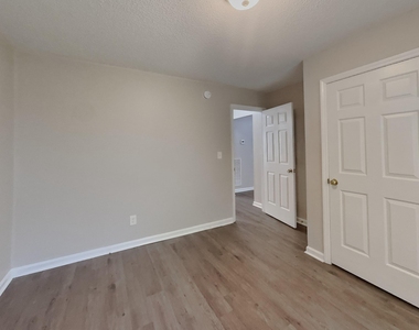 105 Pinto Lane - Photo Thumbnail 11