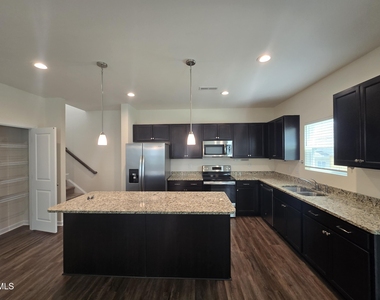 76 Saddle Oaks Lane - Photo Thumbnail 5