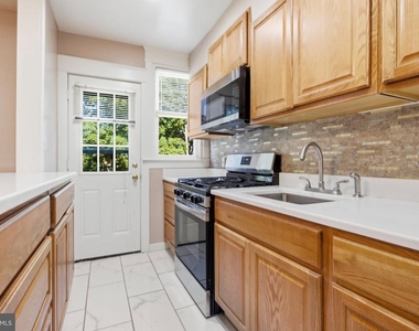 320 Highland Avenue - Photo Thumbnail 10