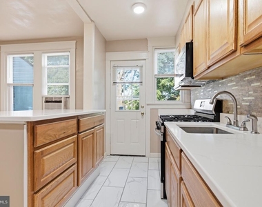 320 Highland Avenue - Photo Thumbnail 9
