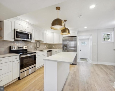 704 S Adams Street - Photo Thumbnail 3