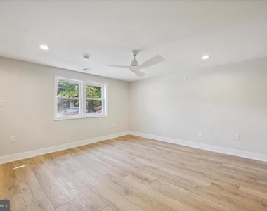 704 S Adams Street - Photo Thumbnail 2