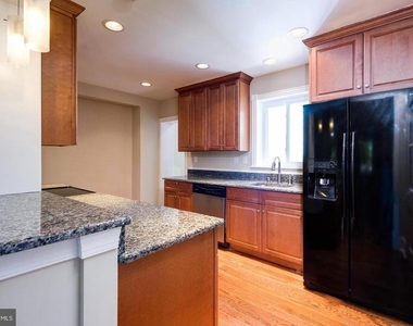 214 Highland Avenue - Photo Thumbnail 9
