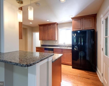 214 Highland Avenue - Photo Thumbnail 8