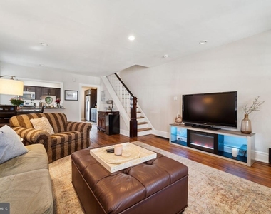 222 N New Street - Photo Thumbnail 2