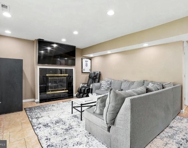 1316 Brown Avenue - Photo Thumbnail 2