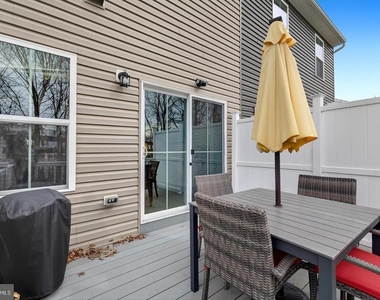 14 Pratt Lane - Photo Thumbnail 28