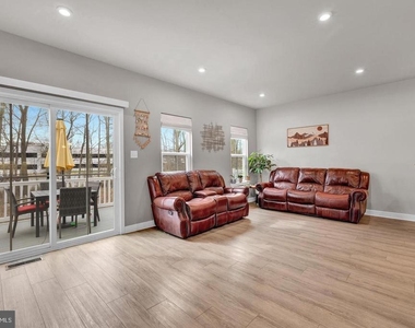 14 Pratt Lane - Photo Thumbnail 4