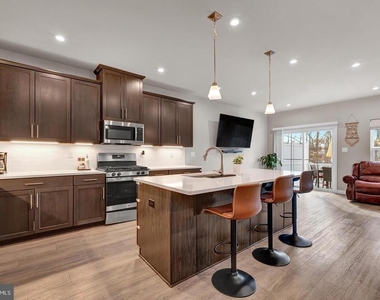 14 Pratt Lane - Photo Thumbnail 5