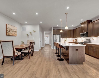 14 Pratt Lane - Photo Thumbnail 7