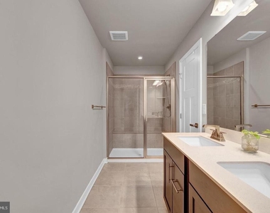 14 Pratt Lane - Photo Thumbnail 18