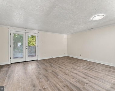 8 Victoria Manor Court - Photo Thumbnail 13