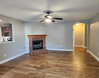 3932 Haleys Way - Photo Thumbnail 5