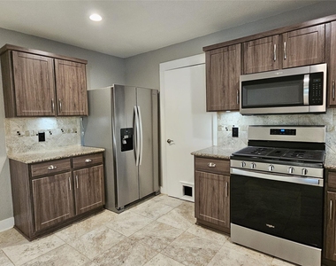 3932 Haleys Way - Photo Thumbnail 11
