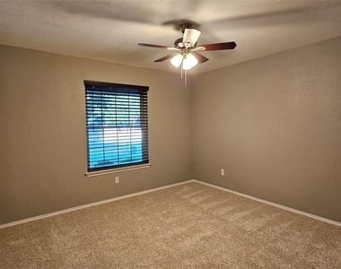 3932 Haleys Way - Photo Thumbnail 20