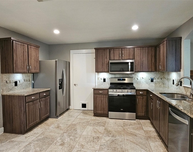 3932 Haleys Way - Photo Thumbnail 9