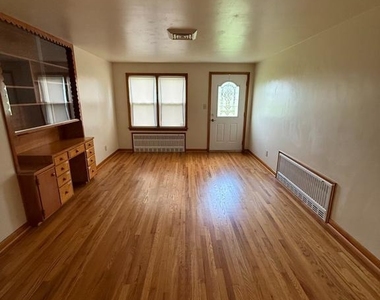 5607 Trento Avenue - Photo Thumbnail 3