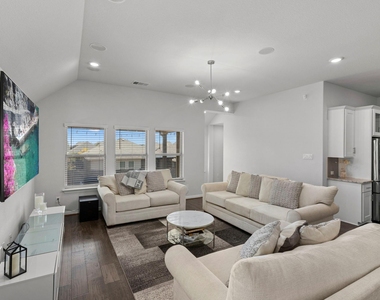 220 Algaroba Loop - Photo Thumbnail 6
