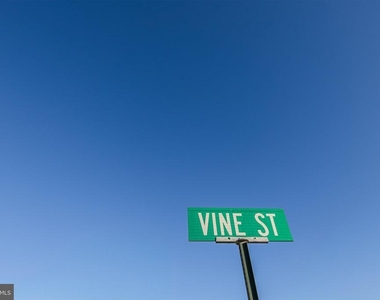 108 Vine Street - Photo Thumbnail 4