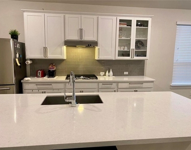 15700 Apex Pl - Photo Thumbnail 5