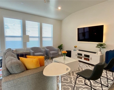 15700 Apex Pl - Photo Thumbnail 3
