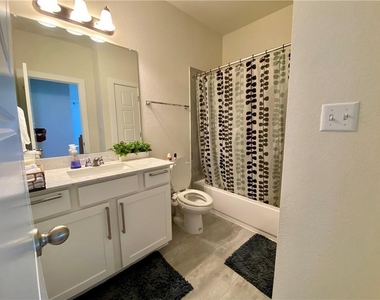 15700 Apex Pl - Photo Thumbnail 8