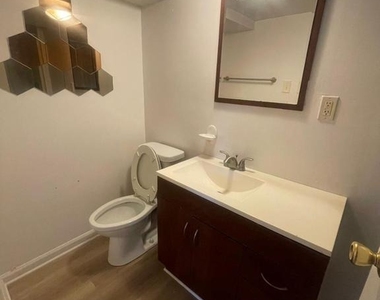 828 Booker Place - Photo Thumbnail 7