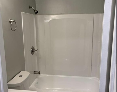 828 Booker Place - Photo Thumbnail 27