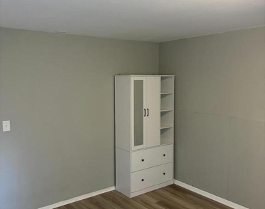 828 Booker Place - Photo Thumbnail 10