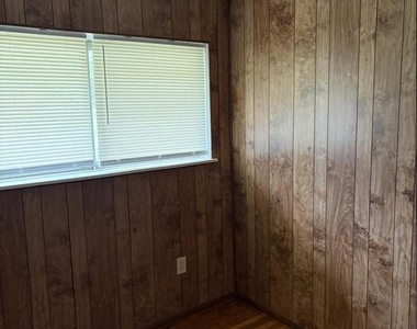 828 Booker Place - Photo Thumbnail 2