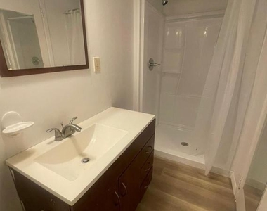828 Booker Place - Photo Thumbnail 6
