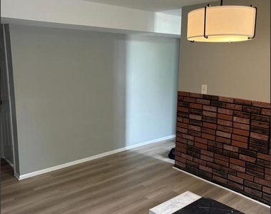 828 Booker Place - Photo Thumbnail 16