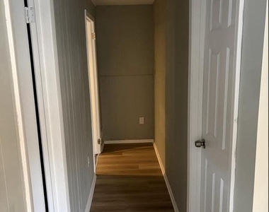 828 Booker Place - Photo Thumbnail 12