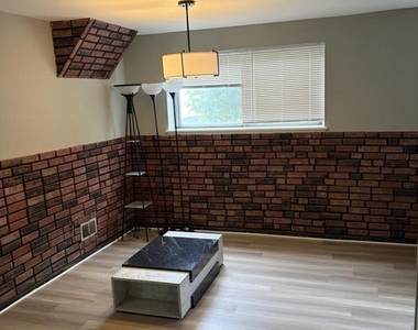 828 Booker Place - Photo Thumbnail 15