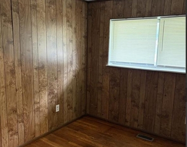 828 Booker Place - Photo Thumbnail 3
