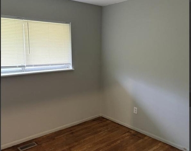 828 Booker Place - Photo Thumbnail 34