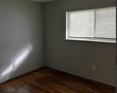 828 Booker Place - Photo Thumbnail 31